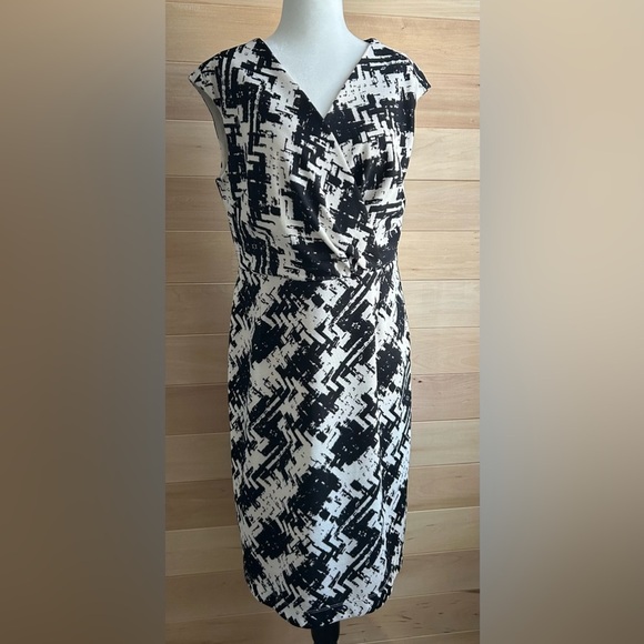 Jones New York Dress, size 12, black and white sleeveless, with side zipper - Picture 1 of 9
